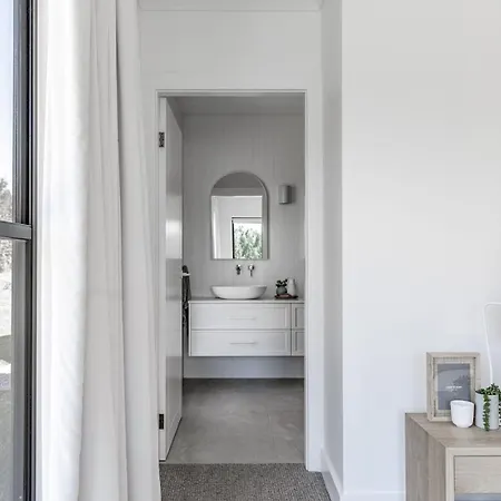 Elegant Modern Home! * Mudgee