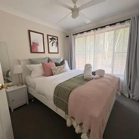 Holiday home Frog Hill 8 Bedroom Luxe Rural Retreat Near Town With 2