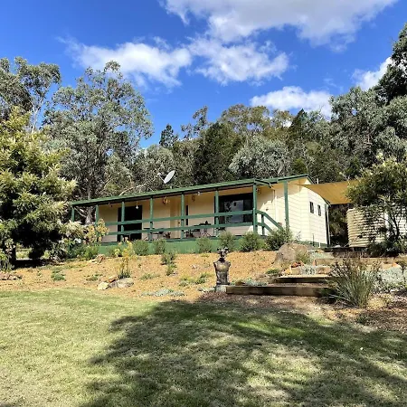 Frog Hill 8 Bedroom Luxe Rural Retreat Near Town With 2 Holiday home