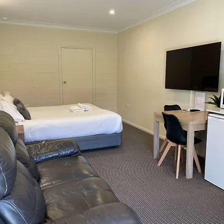 Vineyard Motor Motel 4*