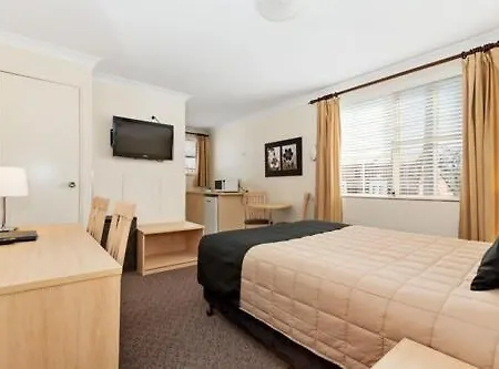 Motel Soldiers 4*