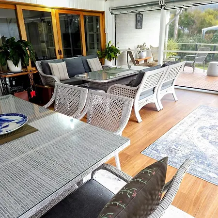 270 On Church - Entire With Spacious Alfresco Area Apartment *