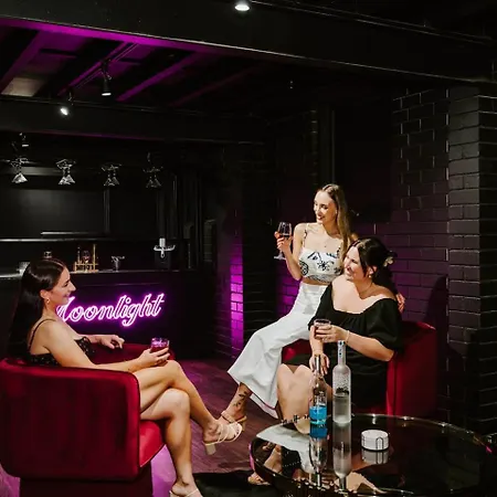 Moonlight At - Chic Soirees & Private Cinema