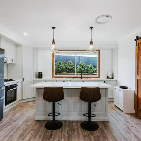 Holiday home Kooyong - A Family Escape In Caerleon Estate *