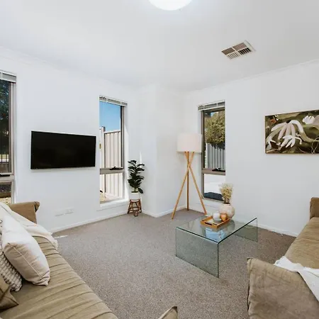 Burrundulla At The Willows - Modern Escape Holiday home *