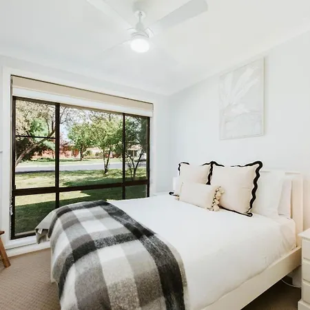 Cudgegong House - A Lush Backyard Sanctuary Holiday home Mudgee