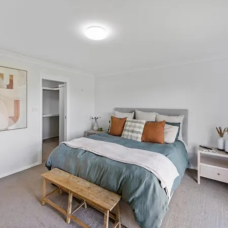 Large Modern In Holiday home
