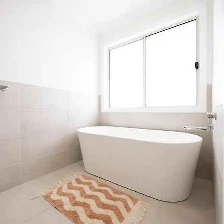 Large Modern In Mudgee