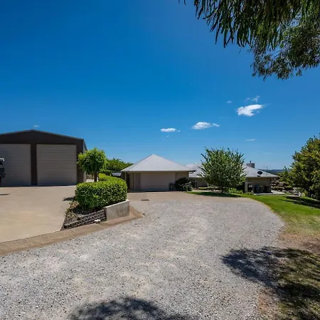 Holiday home Red Lotus Estate - Grand, Scenic And Made For Groups