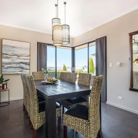 Red Lotus Estate - Grand, Scenic And Made For Groups Holiday home Mudgee