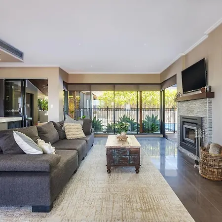 Red Lotus Estate - Grand, Scenic And Made For Groups Mudgee