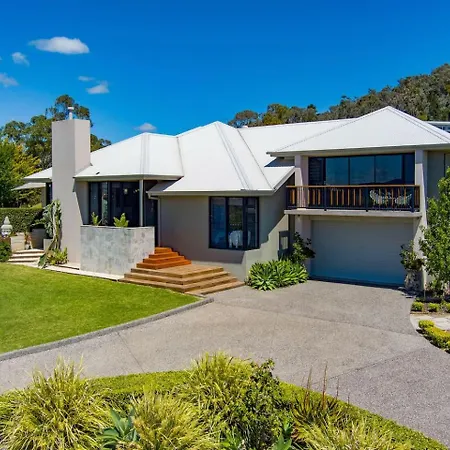 Red Lotus - A Grand Valley Views Escape * Mudgee