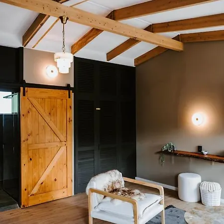 Holiday home Moonlight At - Chic Soirees & Private Cinema *