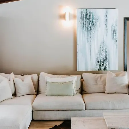 Moonlight At - Chic Soirees & Private Cinema *