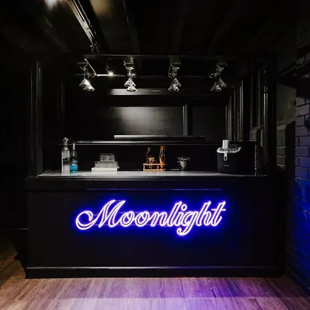 Holiday home Moonlight At - Chic Soirees & Private Cinema *