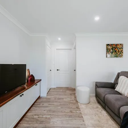 Kooyong - A Family Escape In Caerleon Estate Holiday home *