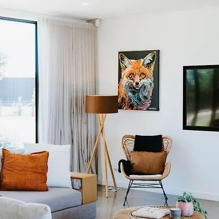 Holiday home The Wine Manor - Lavish Poolside Living Mudgee