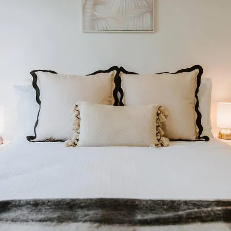 Cudgegong House - A Lush Backyard Sanctuary Holiday home Mudgee