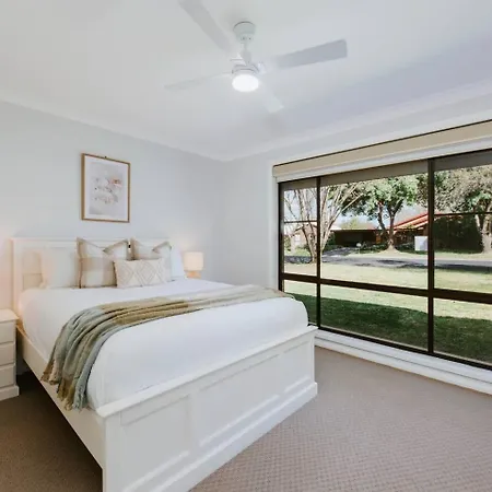 Cudgegong House - A Lush Backyard Sanctuary Mudgee