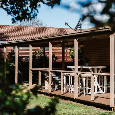 Cudgegong House - A Lush Backyard Sanctuary *