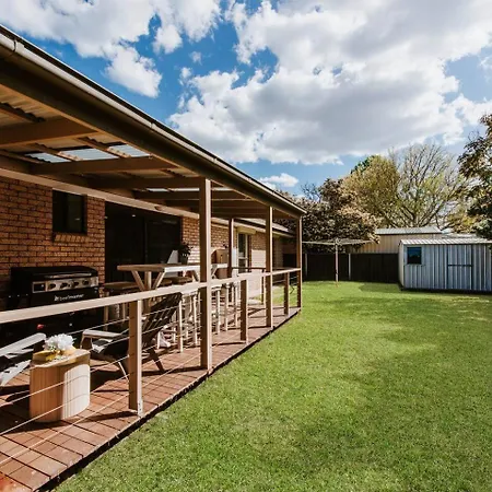 Cudgegong House - A Lush Backyard Sanctuary * Mudgee