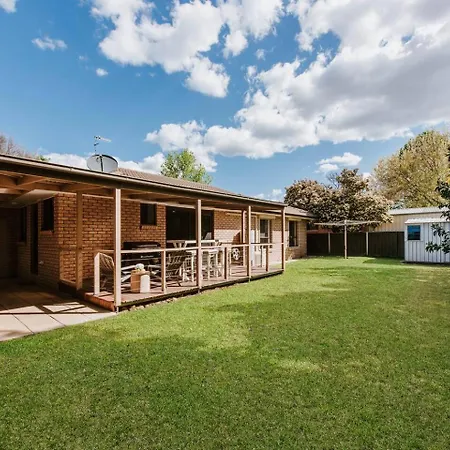 Cudgegong House - A Lush Backyard Sanctuary Holiday home *