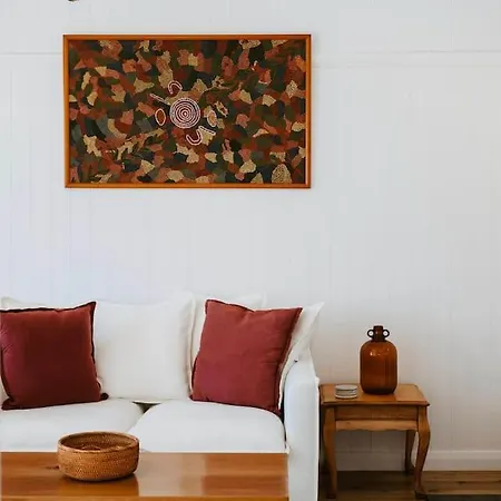 Mygoura - Charming Country Living In Town *