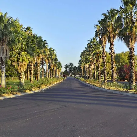 Parklands Motel 4*