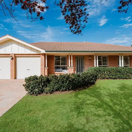 Casa Bliss - Serene Country Escape Near Town Centre *