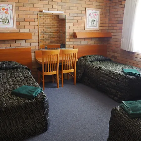 The Cudgee At Motel 4*