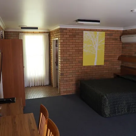 The Cudgee At Motel 4*