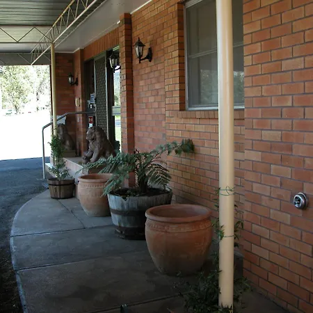 The Cudgee At Motel 4*