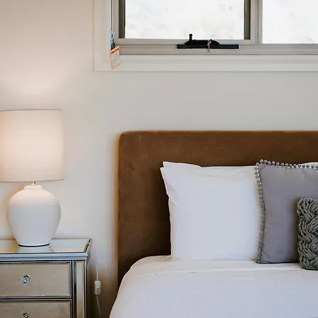 Allambie - Poolside Elegance In Countryside Holiday home Mudgee