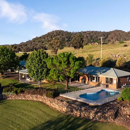 Allambie - Poolside Elegance In Countryside Holiday home *