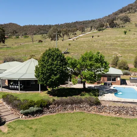 Allambie - Poolside Elegance In Countryside Holiday home *