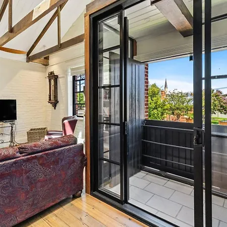 The Warehouse - Heritage Elegance In Holiday home Mudgee