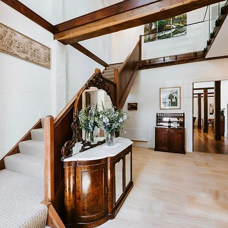 The Warehouse - Heritage Elegance In Holiday home