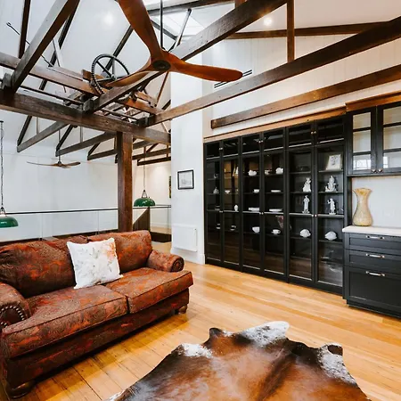 The Warehouse - Heritage Elegance In Holiday home