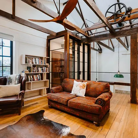 The Warehouse - Heritage Elegance In Holiday home Mudgee