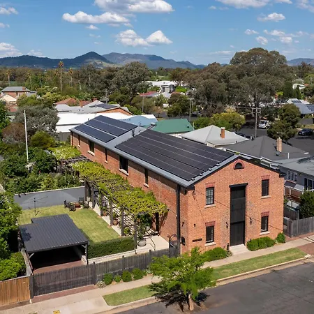 The Warehouse - Heritage Elegance In Holiday home *