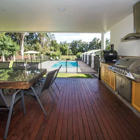 Holiday home Country Grandeur At Elegant Group Getaway *