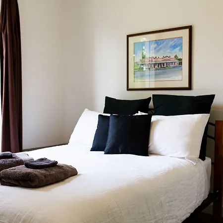 Country Grandeur At Elegant Group Getaway