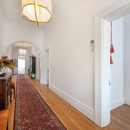 Lauralla Bed & Breakfast *
