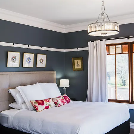 Enfield House Bed & Breakfast 4*