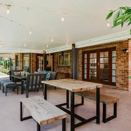 Tilia Estate - Wine Country Haven With Games Holiday home