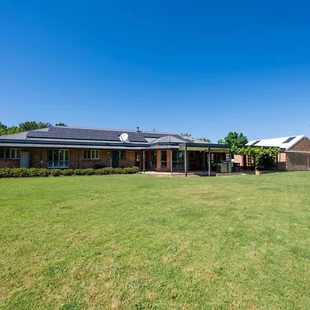 Holiday home Tilia Estate - Wine Country Haven With Games