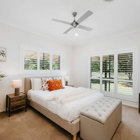Tilia Estate - Wine Country Haven With Games Holiday home *