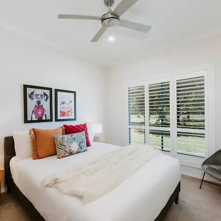 Tilia Estate - Wine Country Haven With Games Holiday home *