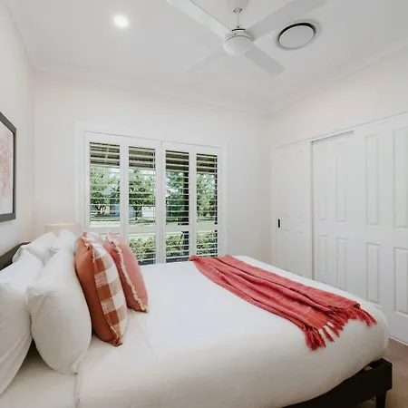 Tilia Estate - Wine Country Haven With Games Holiday home
