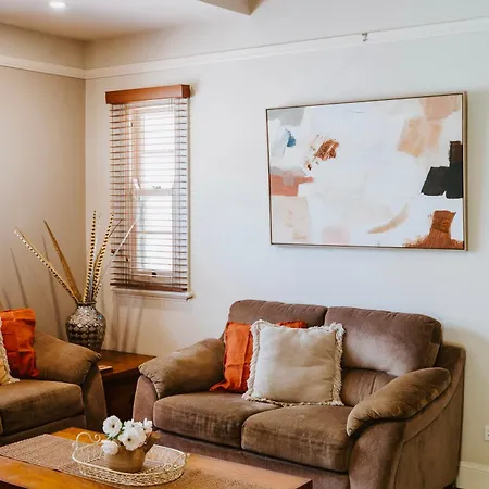 A Market Place - Walk To Town Centre & Parks Holiday home *